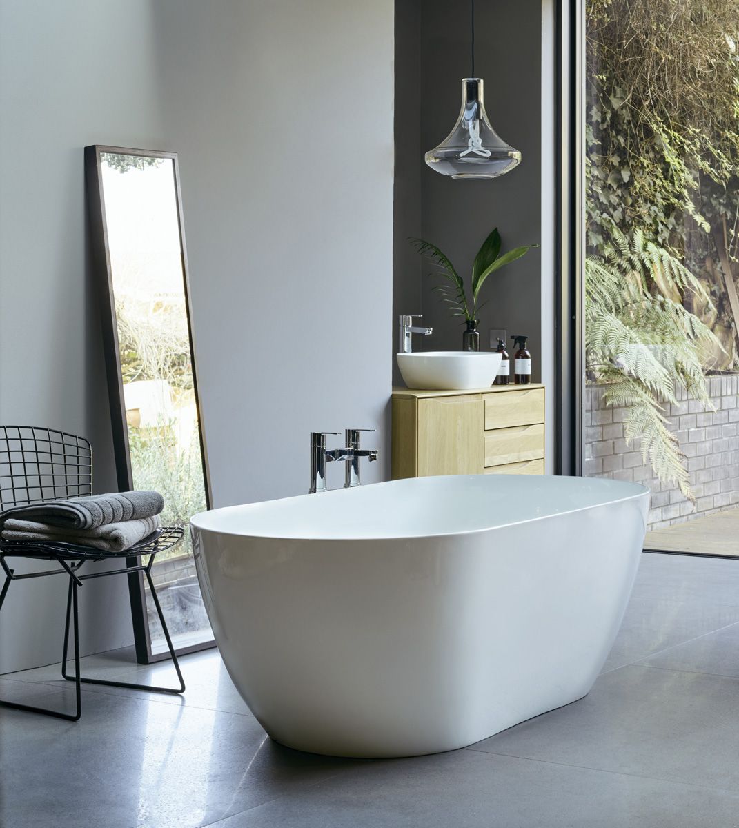 Form Clearstone Freestanding Bath