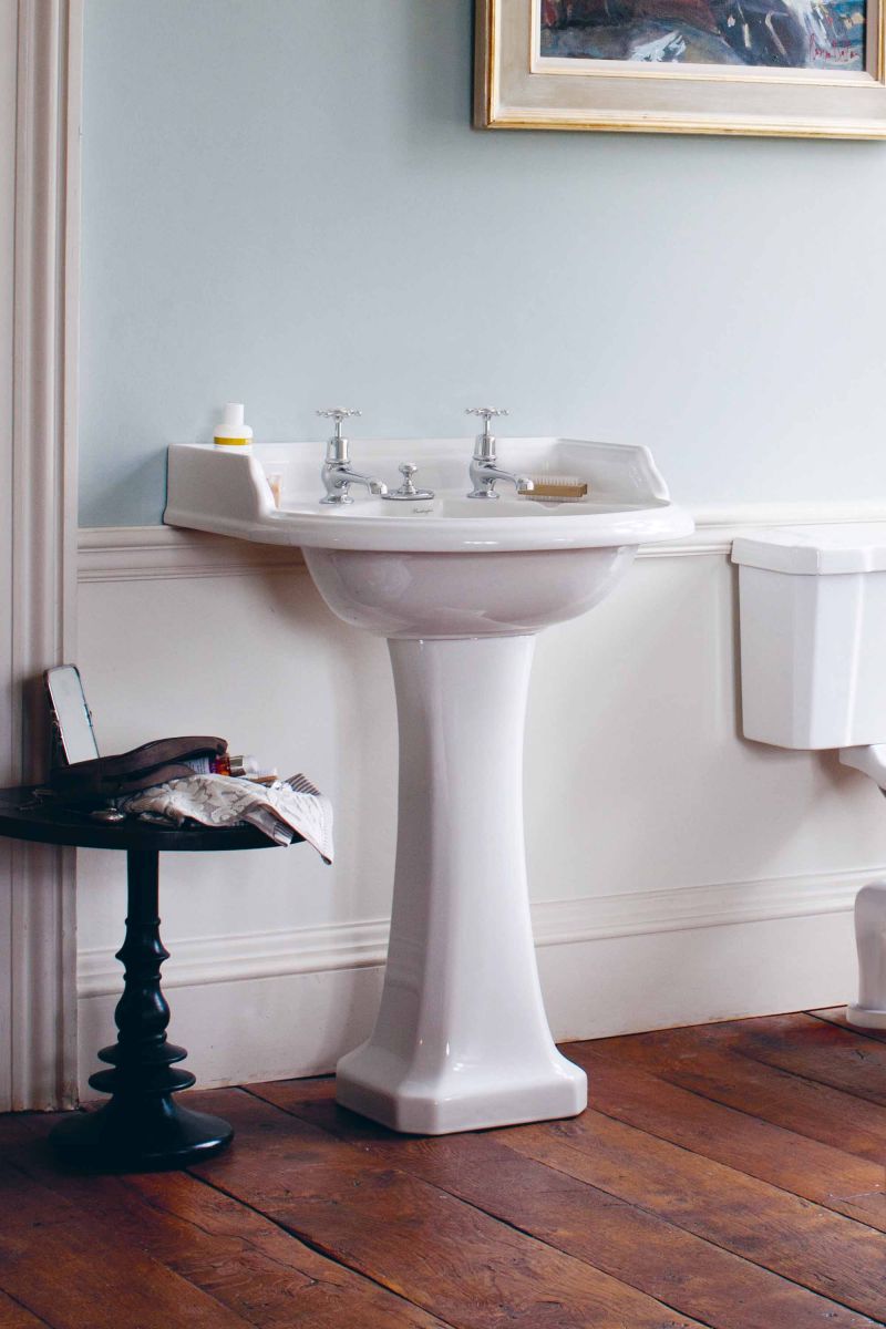 Classic Round 650 Basin with Invisible Overflow & Pedestal