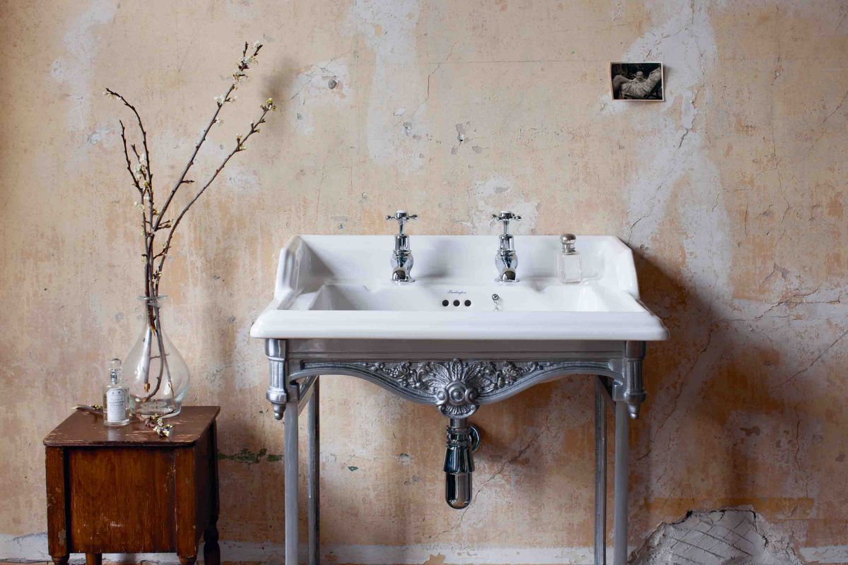 Classic Rectangle 650 Basin & Traditional Stand