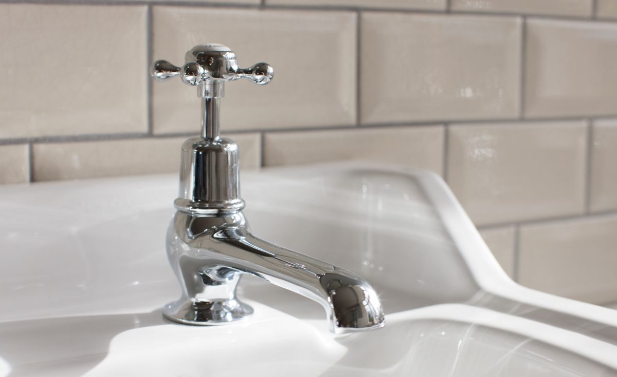 Claremont Basin Tap 7.5cm in Chrome/White