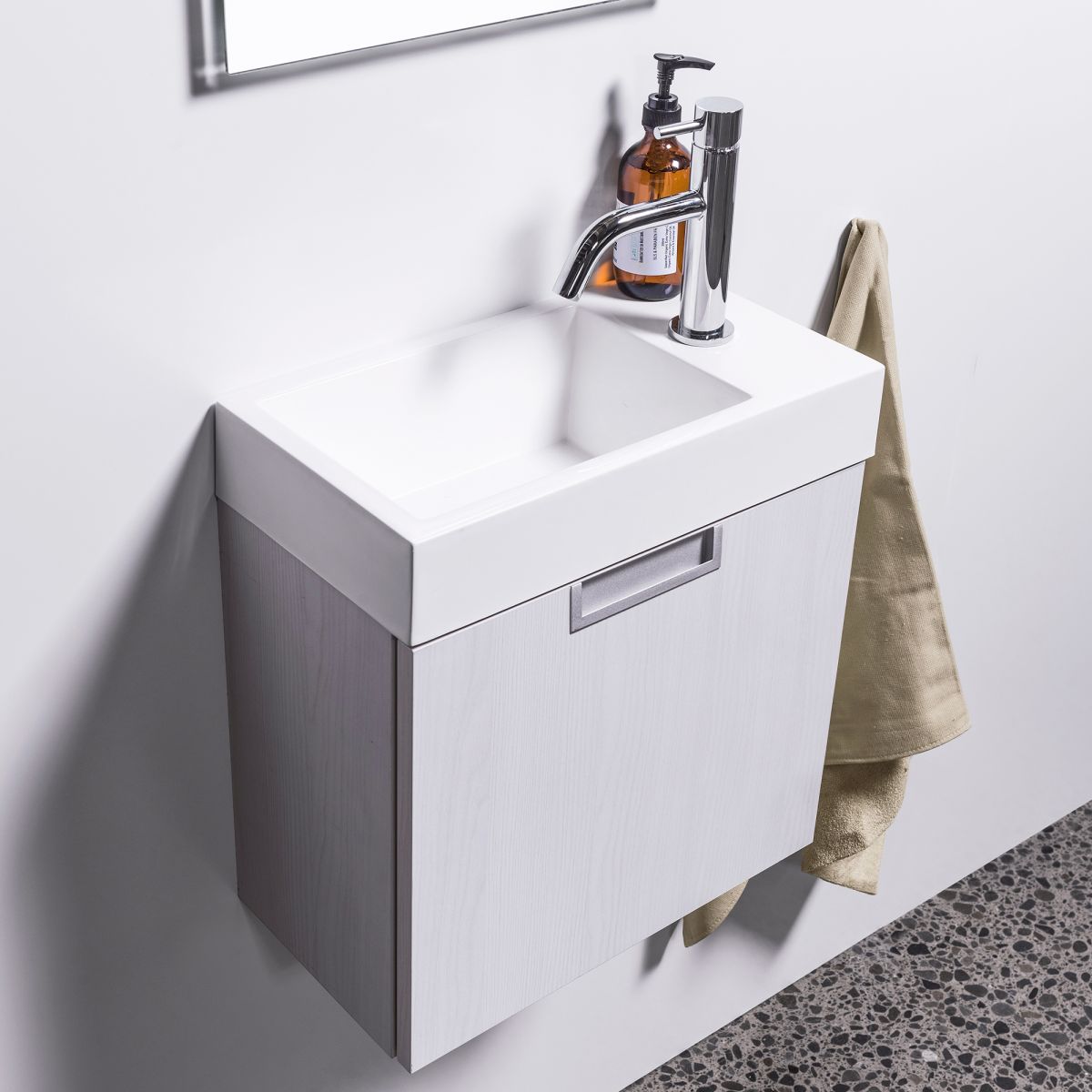 Fit 400 Wall-Hung Vanity, 1 Door