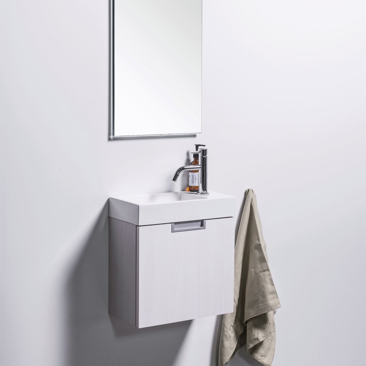 Fit 400 Wall-Hung Vanity, 1 Door