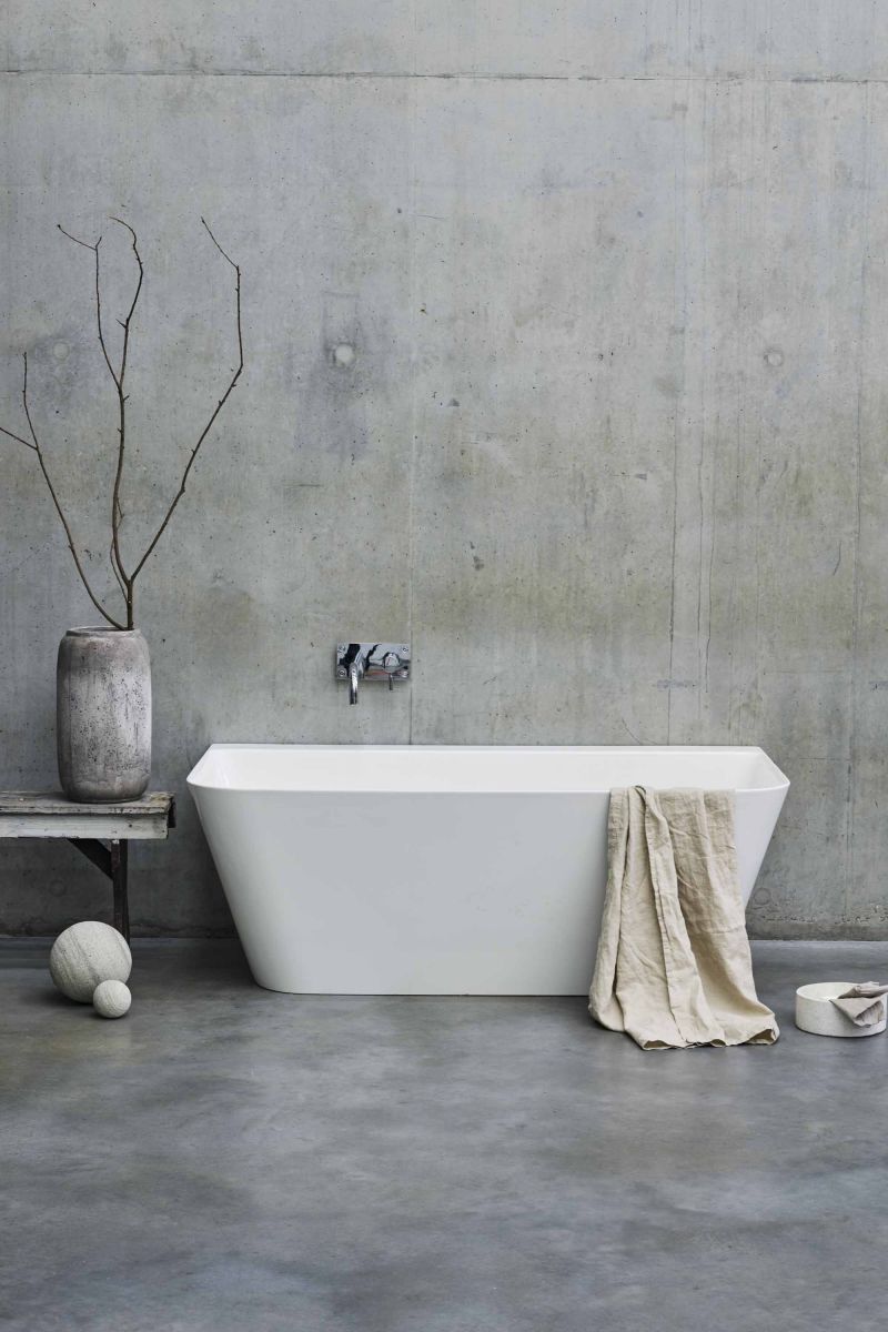 Patinato Clearstone Back-to-Wall Bath